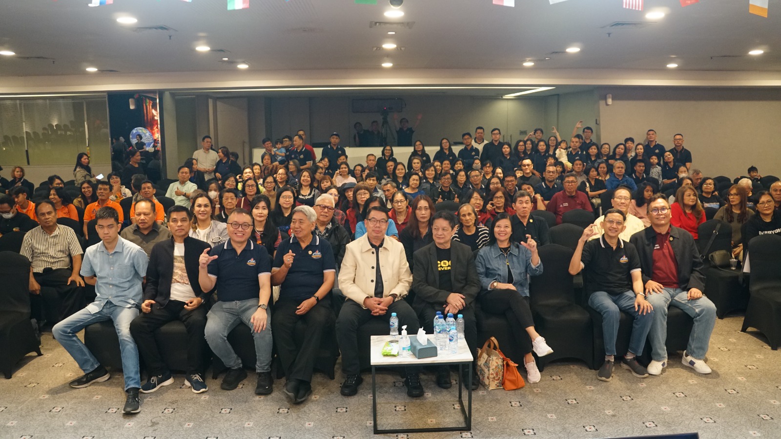 Jemaat GBI JIS berkumpul di auditorium